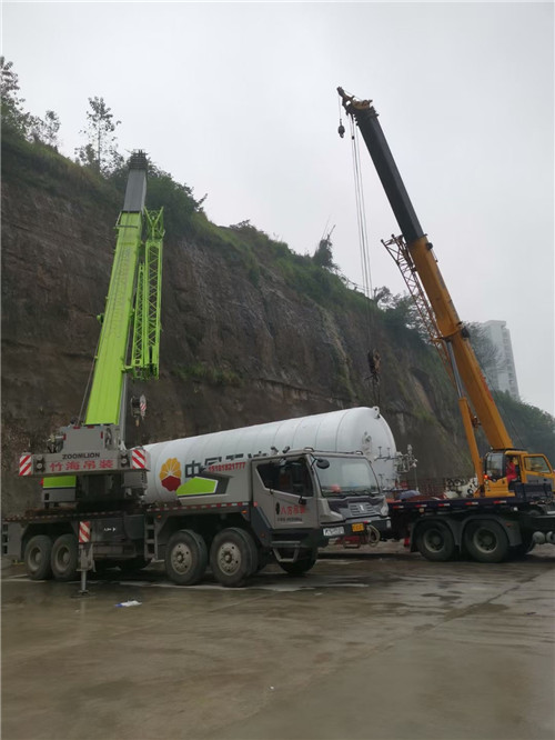 城西区“不怕风雨冻”—— 吊车的 “恶劣环境适应” 技术